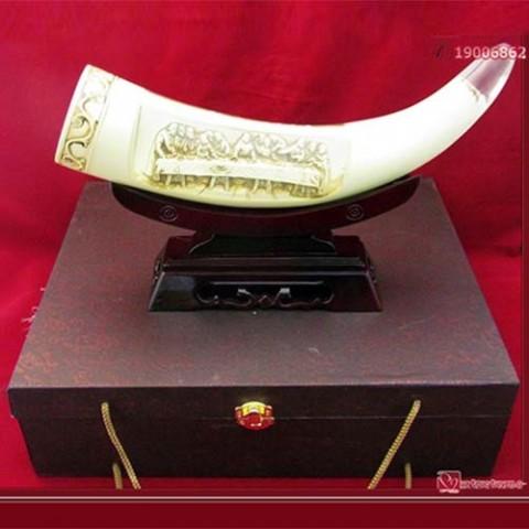 Mỹ nghệ chạm khắc giả ngà voi